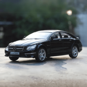 Miniatura Mercedes Benz CLS 63 Preta 1/32 Metal e Fricção